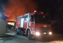 قوات الدفاع المدني كسلا تسيطر على حريق كبير داخل بص سفري دون خسائر فى الارواح